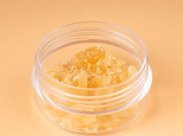 Crumble CBD : fabrication, taux et différences avec le wax et le shatter
